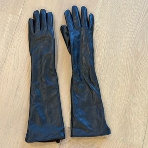 Size small, vegan leather winter gloves w/ screen fingers